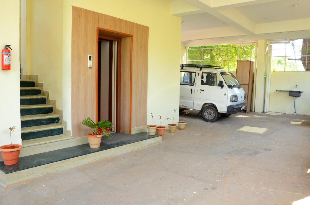فندق Tiruchchendūrفي  Hari Iyer Residency المظهر الخارجي الصورة